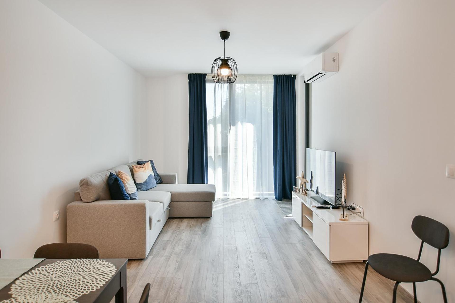 Free Parking Flats With Wifi And Pool *